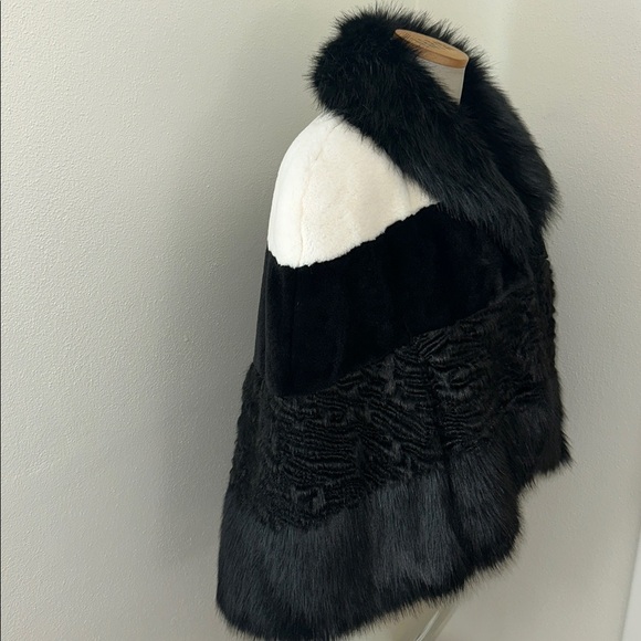 CeLeste by Bibhu black white faux fur cape poncho m medium - Picture 2 of 8